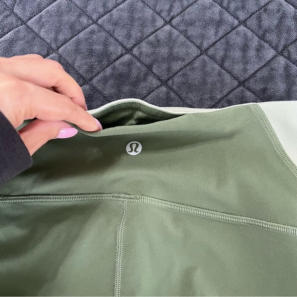 Lululemon Shorts Women 4 Nulu Colour Block High Rise Short 8” Yoga Green B14 - Picture 8 of 8